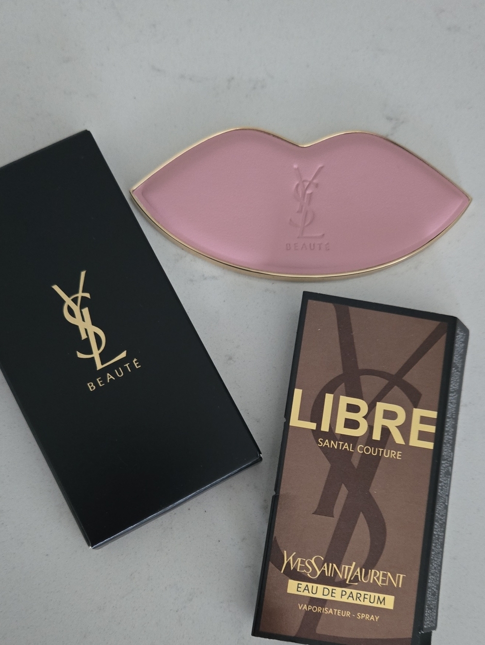 New In Box Yves Saint Laurent Lip-Shaped Mirror Pink & Gold 4x2 YSL Mirror Trvl